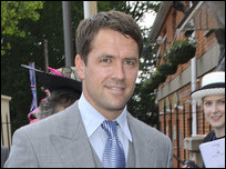 ����� ����